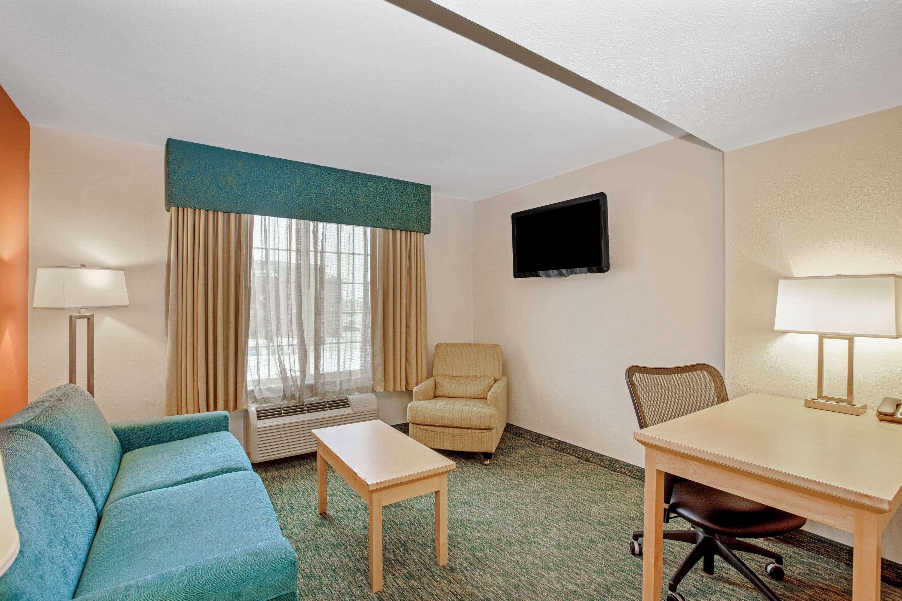 La Quinta By Wyndham Grand Forks Hotel Exterior photo