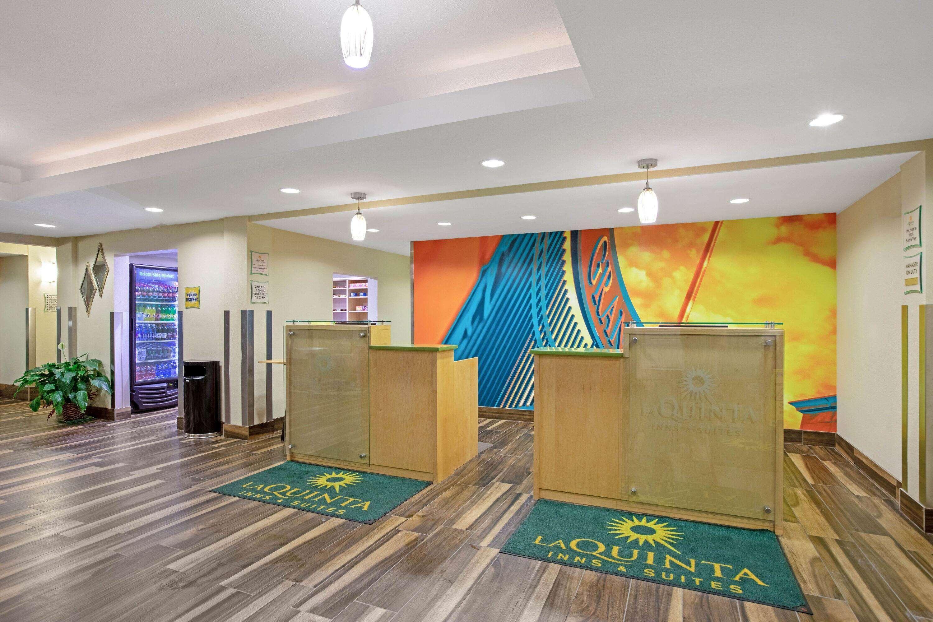 La Quinta By Wyndham Grand Forks Hotel Exterior photo
